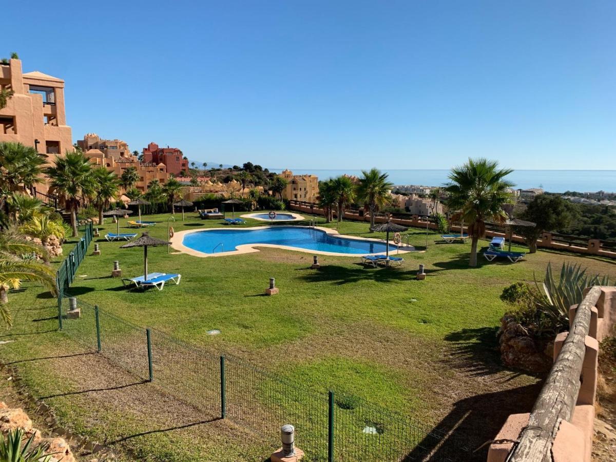 Coto Real 2378 Splendid Views Apartment Манилва Екстериор снимка