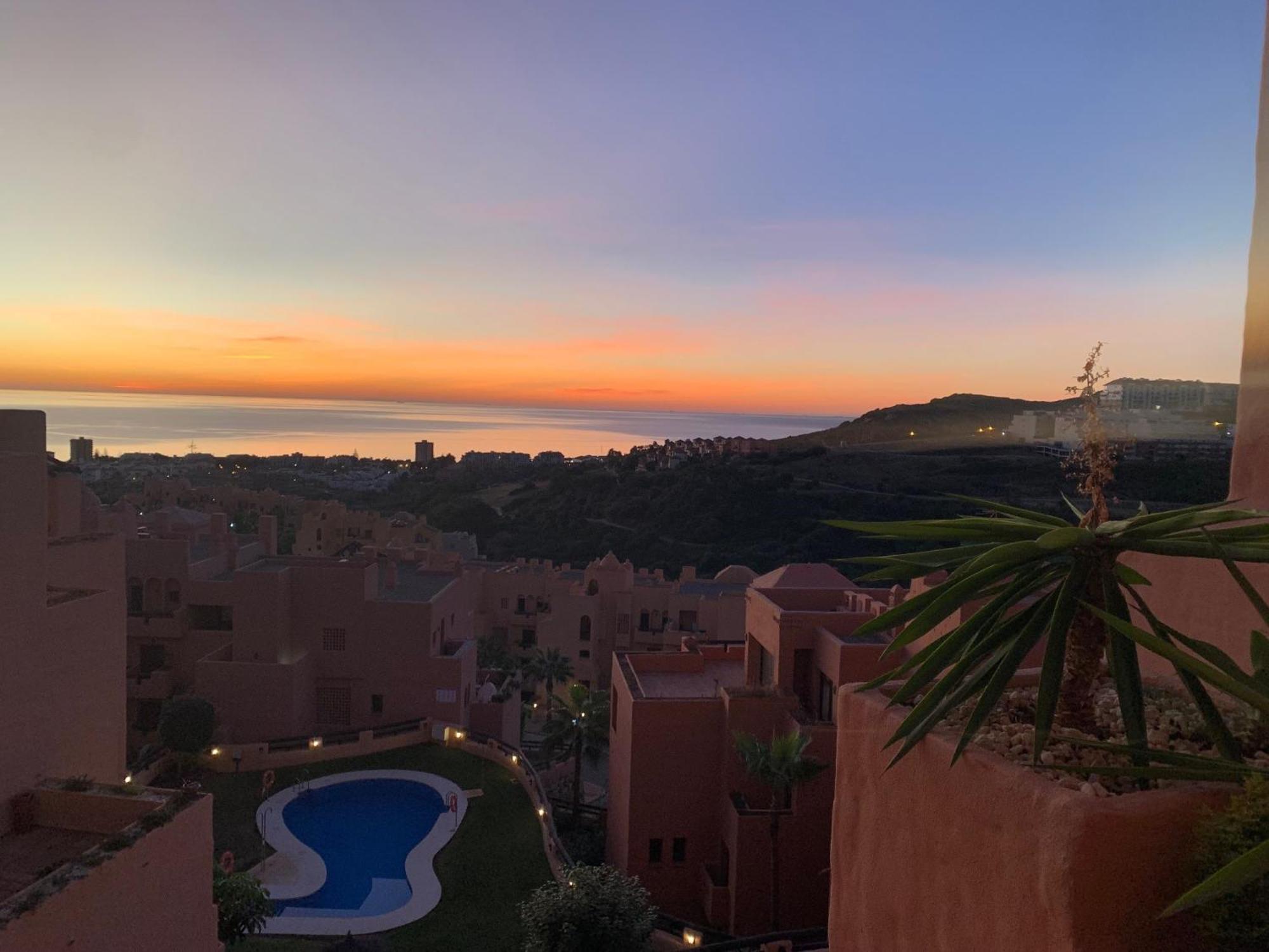 Coto Real 2378 Splendid Views Apartment Манилва Екстериор снимка